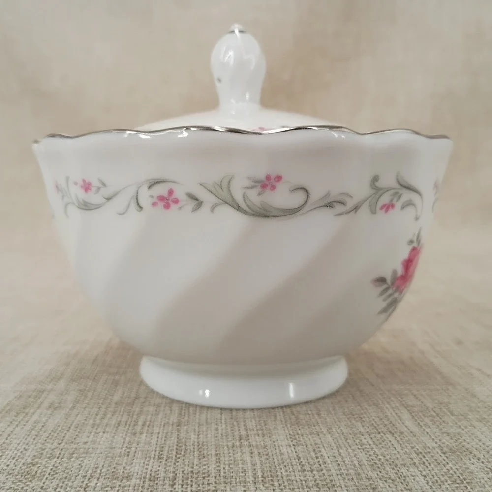 Fine China of Japan royal swirl